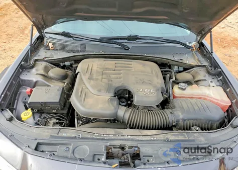 2016 Chrysler 300 Limited z USA, uszkodzony, nr VIN 2C3CCAAG2GH358183